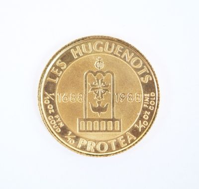 une image d'une pièce d'or sur une surface blanche