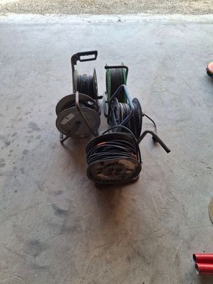 Cinq enrouleurs électriques