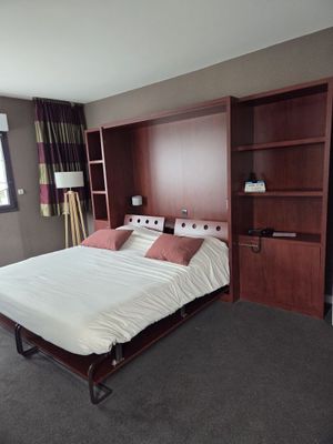 Contenu de la chambre 105: lit escamotable couchage 180x200c…