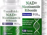 un gros plan sur une bouteille et une boîte de nid nid nid nid nid nid nid nid nid nid nid ni