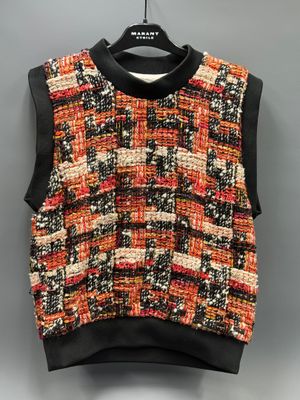 un gilet en tweed orange et noir avec des bordures en cuir noir