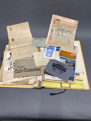 CYCLISME - AUTOMOBILIA Ensemble de catalogues , revues, coup…