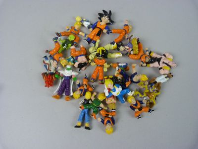 DRAGON BALL Réunion de 25 figurines VINTAGE.