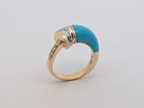 une image représentant une bague en or sertie d'une turquoise et d'un diamant