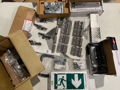 Ensemble d'accessoires sécurité diverses marques dont ASSA A…