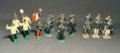 many figurines of men dressed in military uniforms