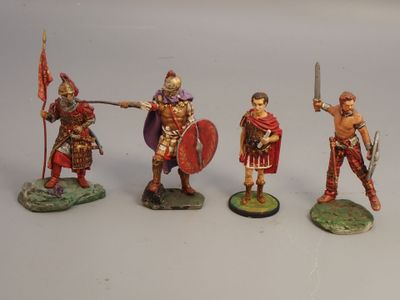 Figurines d'artistes - Antiquité - 54 mm, réunion de 4 solda…
