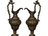 paire de vases anciens en bronze ornés d'oiseaux