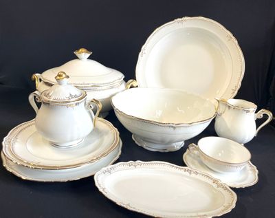 LEMONNIER CHOLET à Limoges. Partie de service en porcelaine …