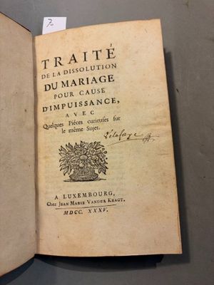 un livre avec la photo d'un homme et d'une femme
