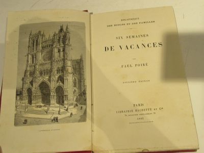 un livre ouvert sur lequel est dessiné une cathédrale