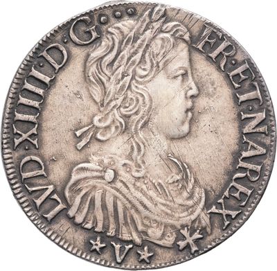gros plan d'une pièce de monnaie sur laquelle figure une tête de femme