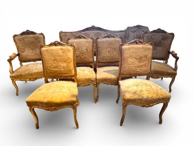 MOBILIER DE SALON en bois et stuc doré comprenant un canapé,…