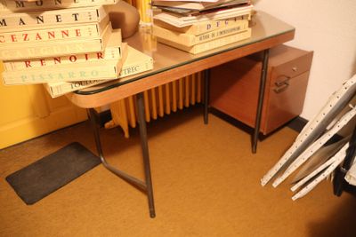 Grand bureau à plateau de forme libre en stratifié à caisson… - Photo 1