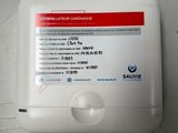 un distributeur de papier essuie-tout blanc fixé au mur