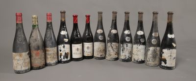 plusieurs bouteilles de vin sont alignées dans une rangée