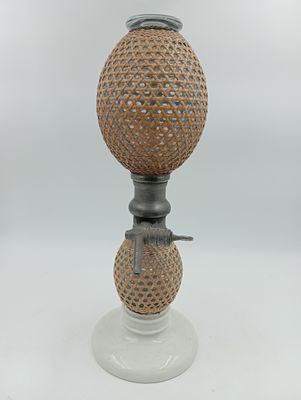 une image représentant une lampe en osier