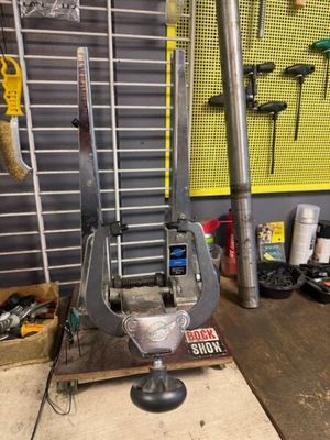 a machine that is sitting on a table in a garage