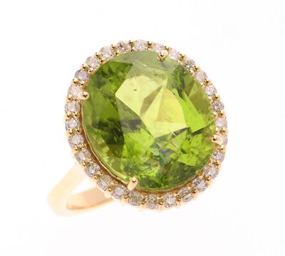 BAGUE en or jaune 750 °/°° centrée d'un péridot de taille ov…