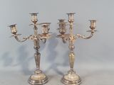 paire de candélabres anciens en métal argenté avec bougeoirs