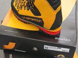 a pair of mountain boots sitting on top of a box