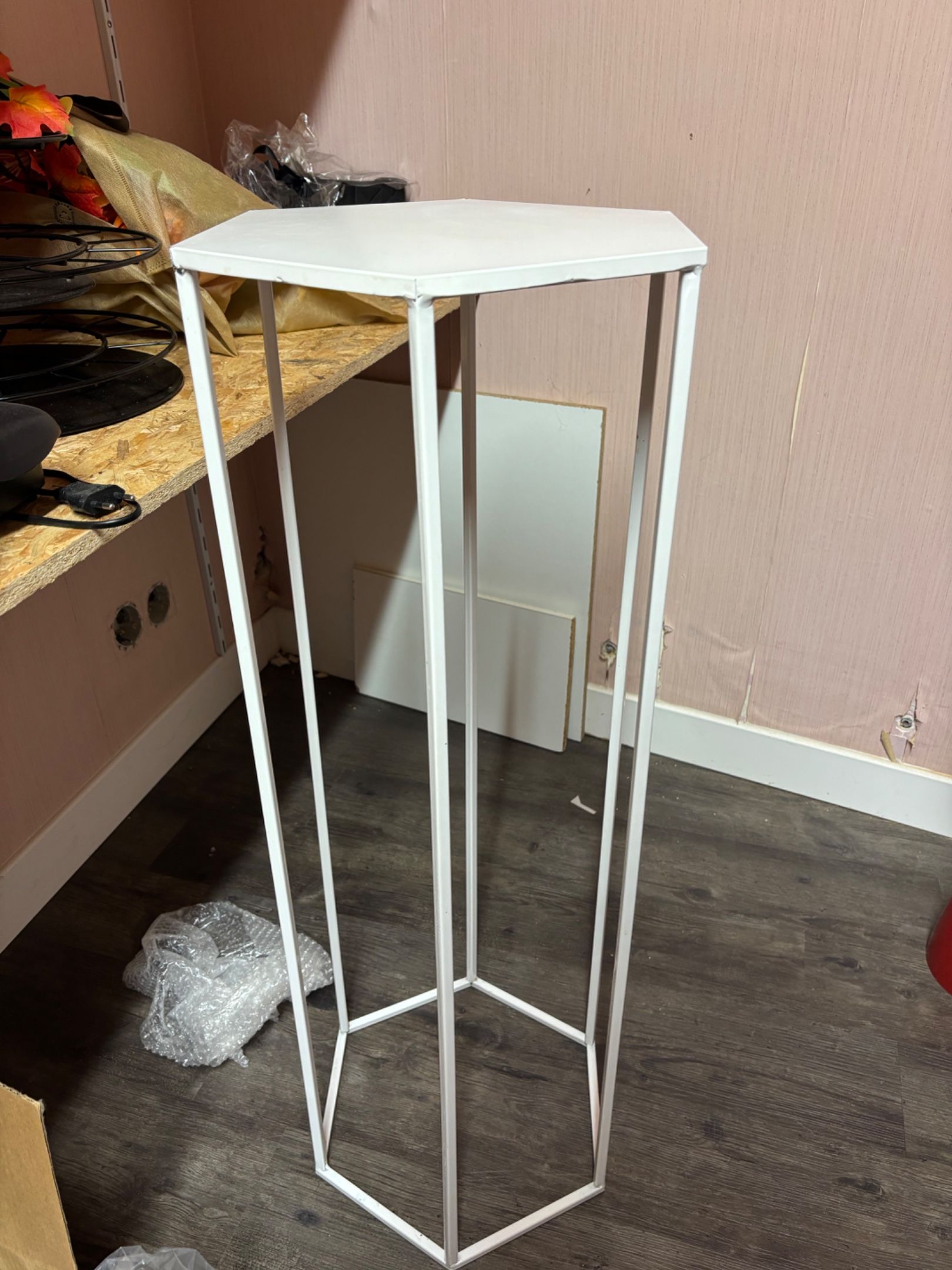 Console haute en métal blanc