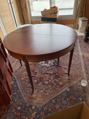 table ronde en acajou et placage et ses huit chaises Louis X… - Photo 1