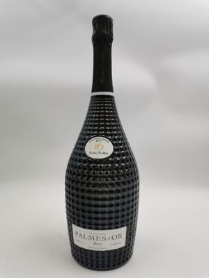 la bouteille est vide et prête à être remplie de vin