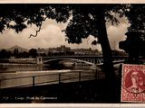 une carte postale représentant un pont enjambant une rivière