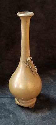 VIETNAM, . vers 1900.Vase en bronze de forme oblongue à long…