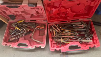 Important lot d'outillages manuel divers dans deux coffrets …