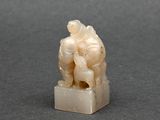une image représentant une sculpture d'un homme et d'une femme