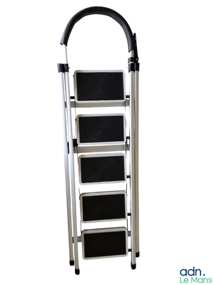an image of a ladder with five steps on it