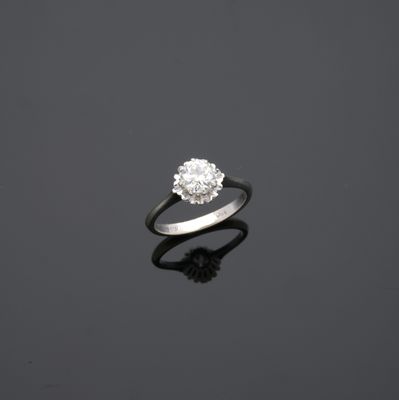 une bague en diamant à une seule pierre, par van cleef