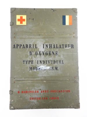 Caisse militaire française pour appareil inhalateur d'oxygèn…
