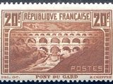 un timbre avec l'image d'un pont