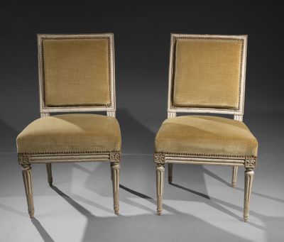 paire de chaises de salon de style Louis XVI