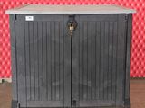 une image représentant une armoire noire munie d'une serrure