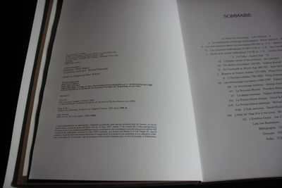 un livre ouvert contenant une liste d'éléments