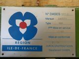 a sign on the side of a machine that says region ile - de - france