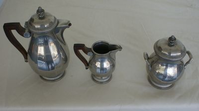 1 SERVICE à café en étain 3 pieces.