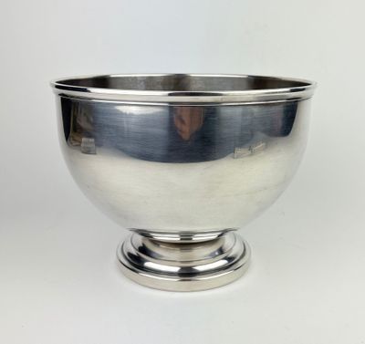 a silver bowl on a silver pedestal on a white background