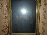 un homme se prenant en photo dans un miroir