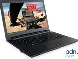 Ordinateur portable Lenovo avec l'image d'une moto à l'écran