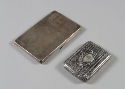 Lot de deux étuis à cigarette en argent dont un en argent an…