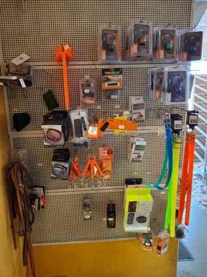 Stock d'article de chasse: vétements, kits de nettoyage des armes, lun - Photo 1