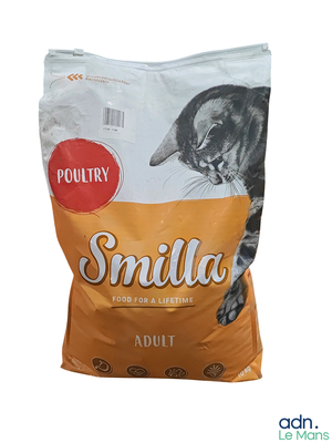 un sac de nourriture pour chat posé sur une table
