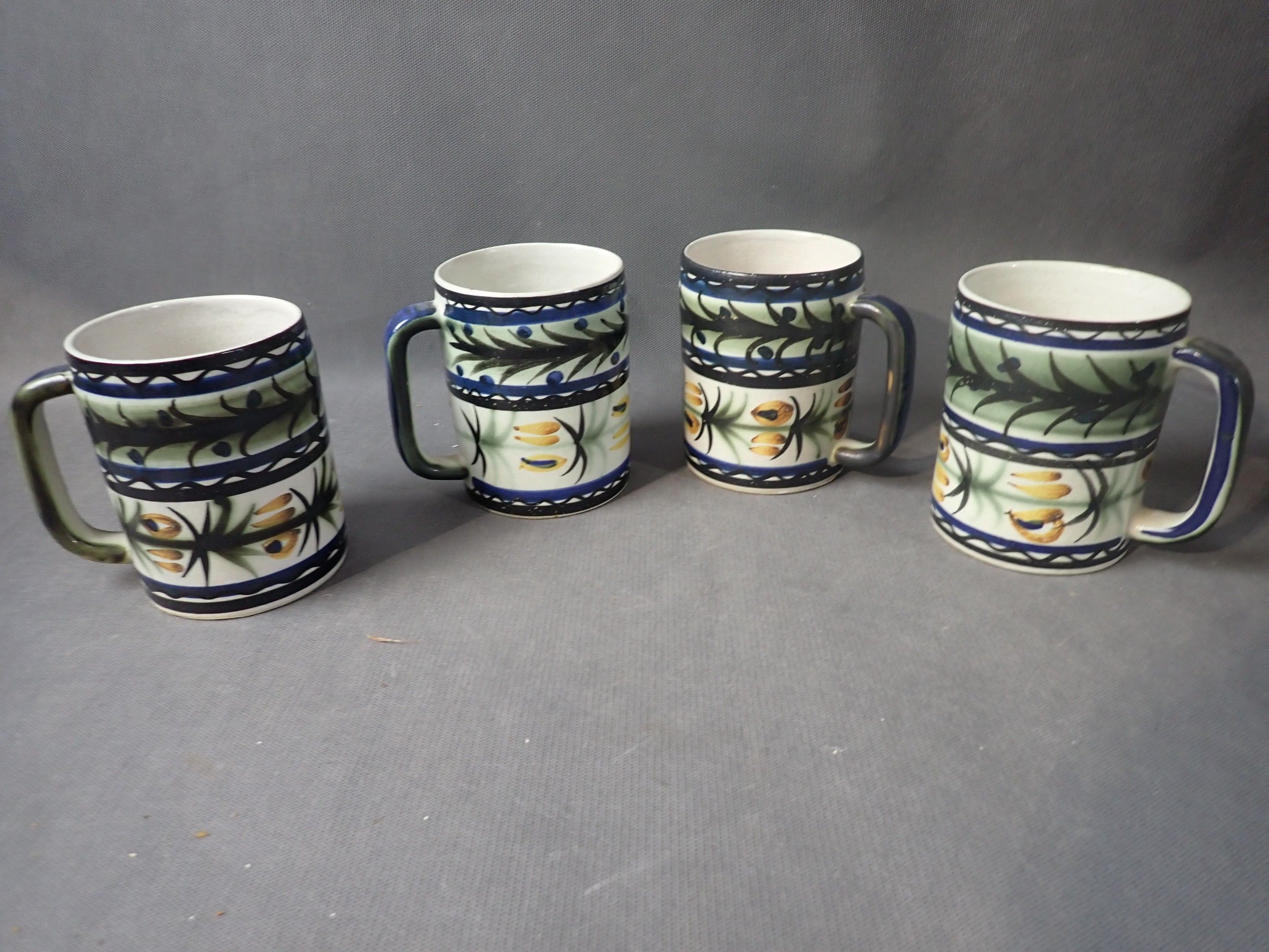 QUIMPER KERALUC 4 chopes en faïence émaillée, H.