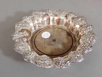 Dessous de bouteille en métal doublé à décor de grappes et f…
