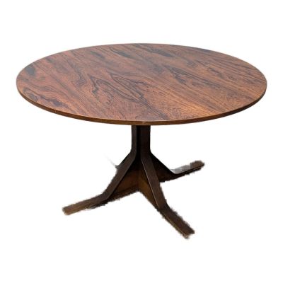 une image représentant une table ronde avec un plateau en bois et des pieds en métal